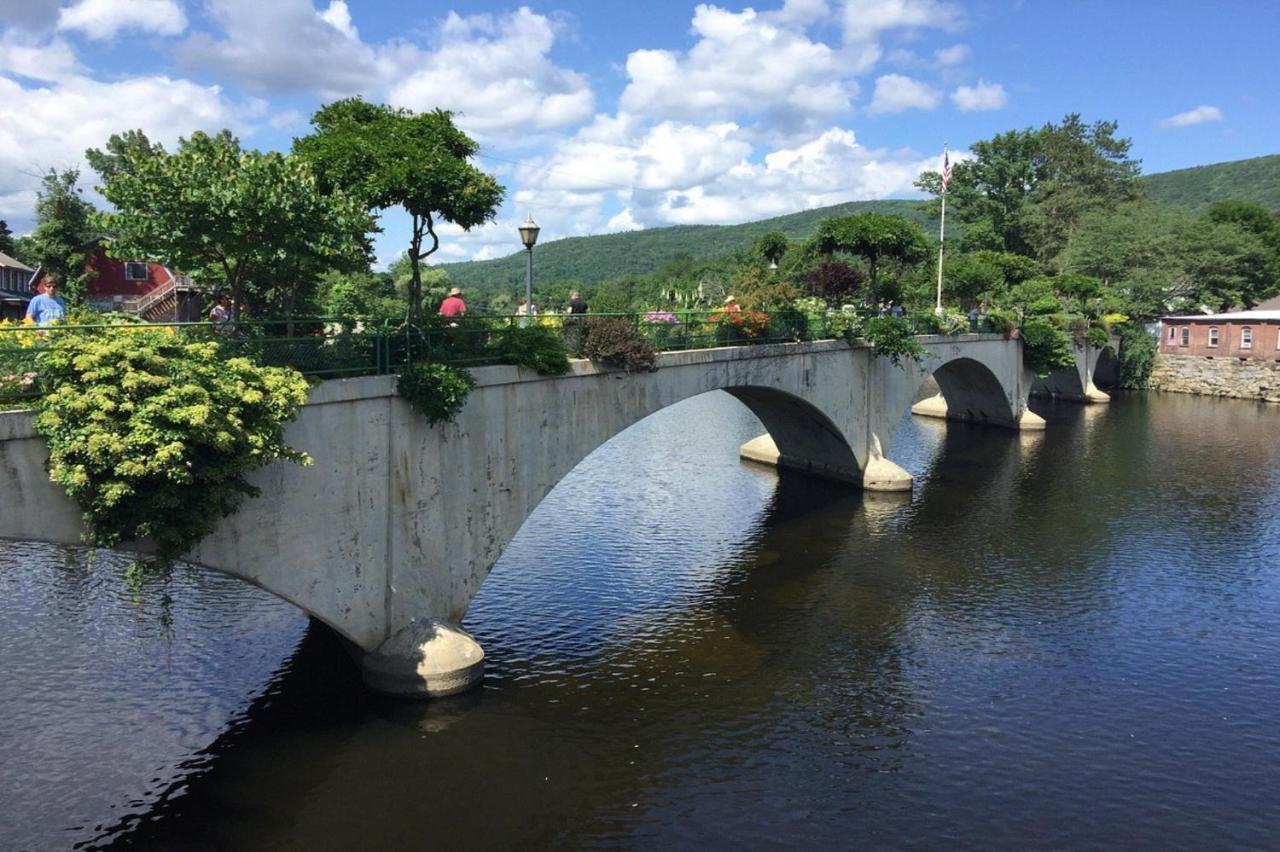 Blooming Inn Shelburne Falls Esterno foto