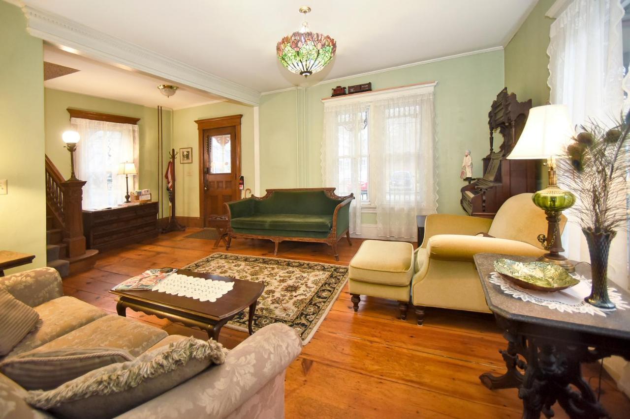 Blooming Inn Shelburne Falls Esterno foto
