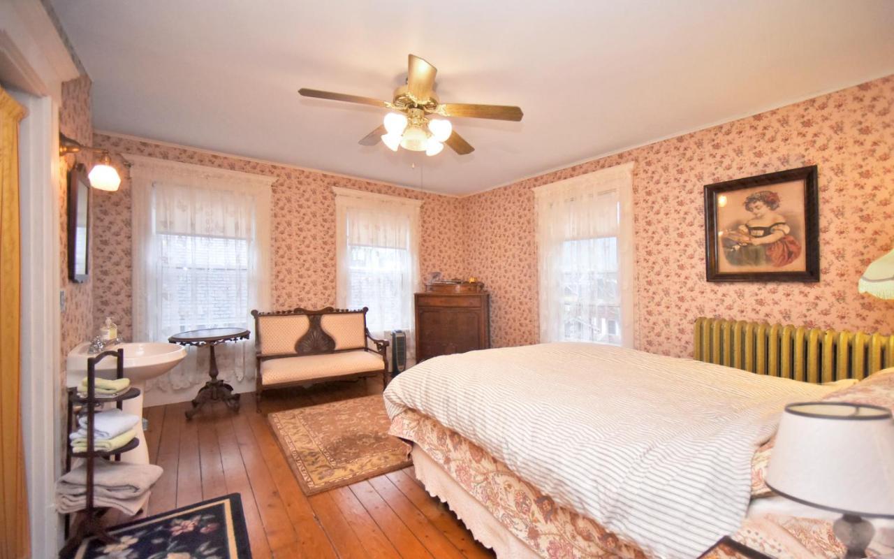 Blooming Inn Shelburne Falls Esterno foto